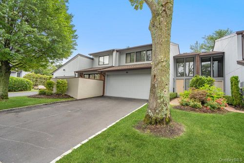 90 Foxwood Dr, Jericho, NY, 11753-1113 | Card Image