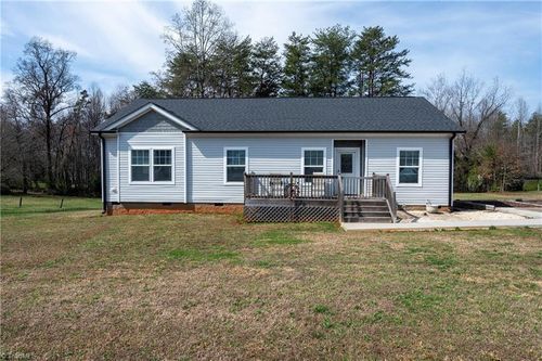 3432 Parrish Rd, Winston Salem, NC, 27105-6933 | Card Image