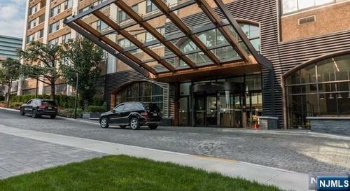 250 Gorge Rd, Cliffside Park, NJ, 07010-1301 | Card Image