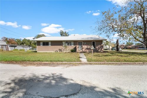 614 Sarah St, Edna, TX, 77957-3452 | Card Image