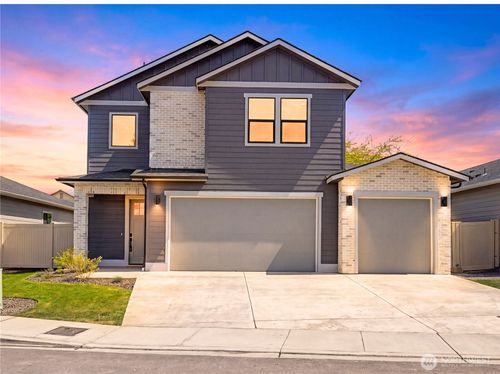 585 S S Perry Ave, East Wenatchee, WA, 98802-9346 | Card Image