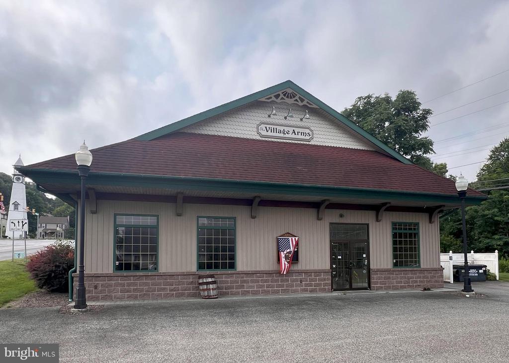 864 Route 41, Gap, PA 17527