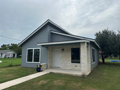 569 N Chambers Street, House other with 2 bedrooms, 2 bathrooms and null parking in Giddings TX | Image 3