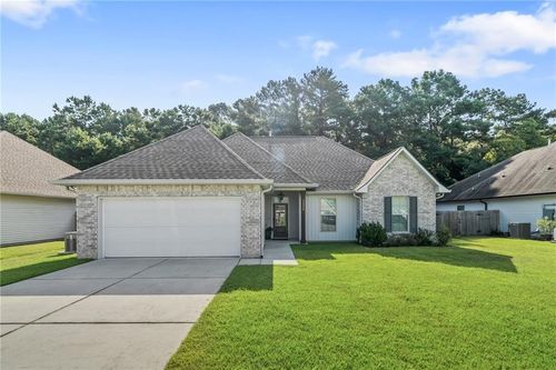 15556 Grassy Ln, Covington, LA, 70435-7323 | Card Image