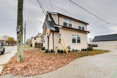 49 London St W, House other with 3 bedrooms, 1 bathrooms and 3 parking in Tillsonburg ON | Image 2