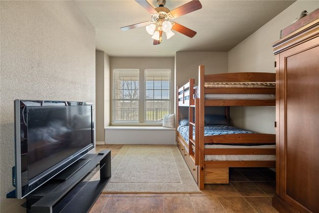 Bedroom with a ceiling fan | Image 20