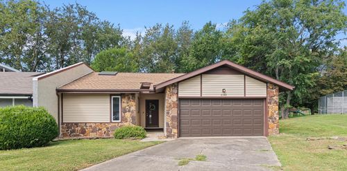 2102 E Regency Pl, Springfield, MO, 65804-7532 | Card Image