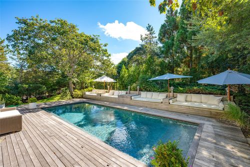 33 Bayberry Ln, Amagansett, NY, 11930-2589 | Card Image