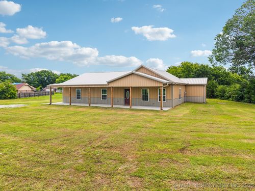 1102 W Main St, Beggs, OK, 74421-3215 | Card Image