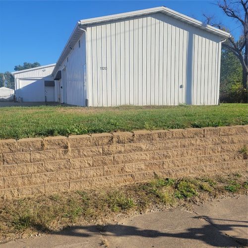 a-1120 I Ave Ne, Cedar Rapids, IA, 52402-3825 | Card Image