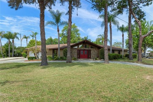 239 Se Paradise Point Rd, Crystal River, FL, 34429-4944 | Card Image