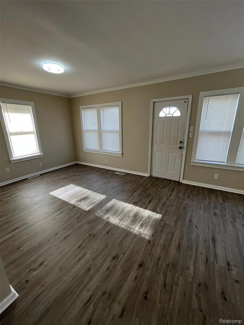 20744 Ehlert Ave, Warren, MI, 48089-3439 | Card Image