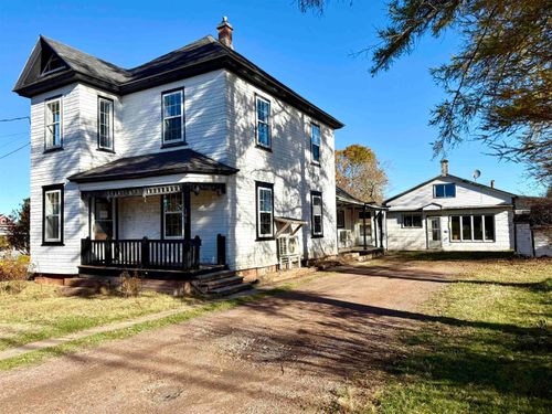 190 Church St, House with 3 bedrooms, 2 bathrooms and 2 parking in Amherst NS | Card Image