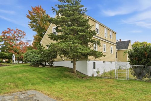 112 Mammoth Rd, Manchester, NH, 03109-4302 | Card Image