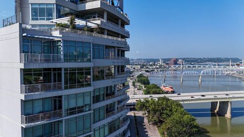 1703-400 Riverboat Row, Newport, KY, 41071-4522 | Card Image