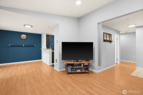 g304-11002 Se Petrovitsky Rd, Renton, WA, 98055-5633 | Card Image
