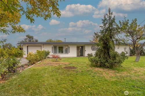 a-9021 Mcconnell Dr, Moses Lake, WA, 98837-3136 | Card Image