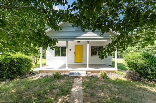 507 E Main St, Stoneville, NC, 27048-8707 | Card Image