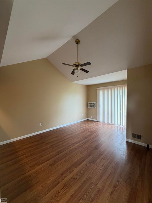 31867 Nardelli Ln, Roseville, MI, 48066-5412 | Card Image
