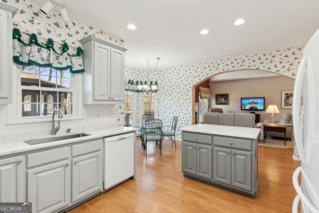 340 Ruby Forest Pkwy, House other with 4 bedrooms, 3 bathrooms and 2 parking in Suwanee GA | Image 18