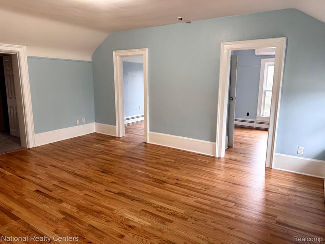 2 walk-in closets | Image 22