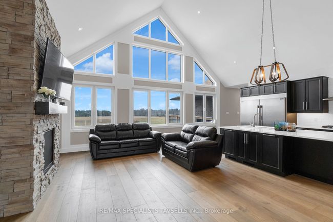 374170 - 6th Line, House other with 4 bedrooms, 3 bathrooms and 8 parking in Amaranth ON | Image 6