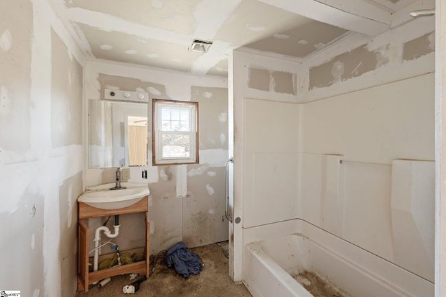 5838 Highway 92, House other with 3 bedrooms, 1 bathrooms and null parking in Enoree SC | Image 8