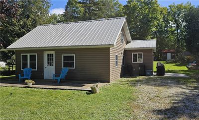 549 Stokes Bay Rd, House other with 3 bedrooms, 1 bathrooms and 4 parking in Stokes Bay ON | Image 1