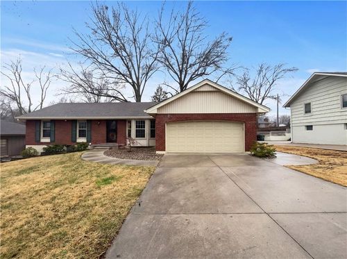 3904 S Stayton Ave, Independence, MO, 64055-4139 | Card Image