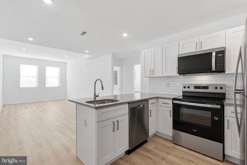 313-7248 Rising Sun Ave, PHILADELPHIA, PA, 19111-3948 | Card Image