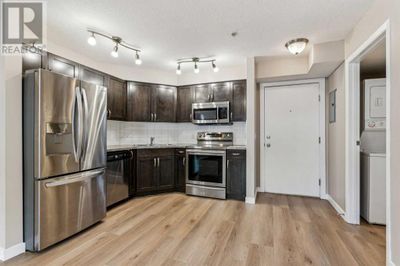 2000 Applevillage Crt Se, Condo with 2 bedrooms, 2 bathrooms and 1 parking in Calgary AB | Image 3