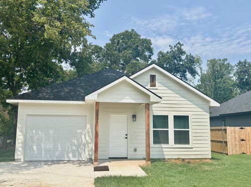 1031 W Coffin St, Denison, TX, 75020-7526 | Card Image