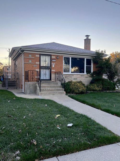 9259 S Green St, Chicago, IL, 60620-2711 | Card Image