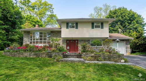 5 Highpoint Dr, Huntington, NY, 11743-4407 | Card Image