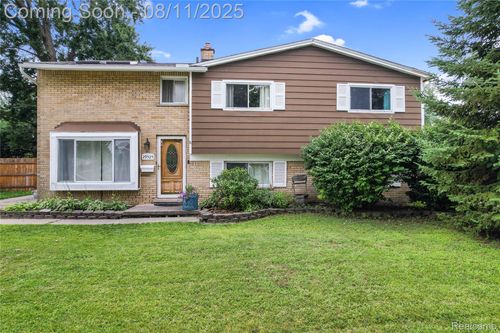 29525 Curtis Rd, Livonia, MI, 48152-3431 | Card Image