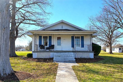 813 W Dewitt St, Pana, IL, 62557-8961 | Card Image