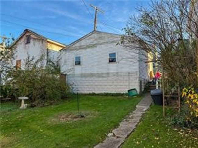 135 Custer Ave, House other with 3 bedrooms, 1 bathrooms and 3 parking in Vandergrift PA | Image 22