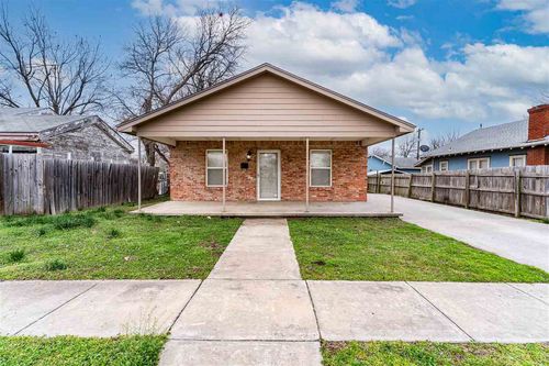 915 E Oak St, Cushing, OK, 74023-3526 | Card Image