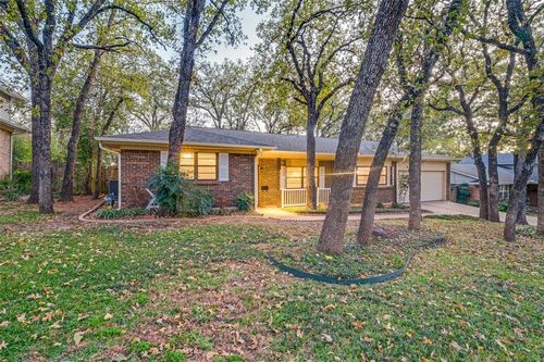 625 Circleview Drive S, Hurst, TX, 76054 | Card Image