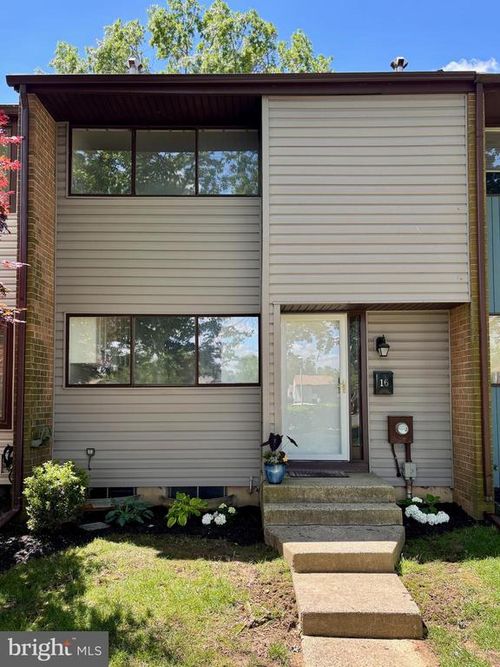 16 Twin Rivers Dr N, East Windsor, NJ, 08520-5519 | Card Image