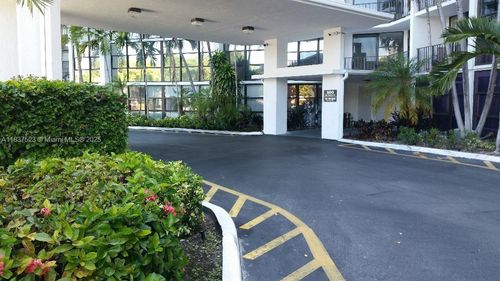 apt-226-800 Parkview Dr, Hallandale Beach, FL, 33009-8908 | Card Image