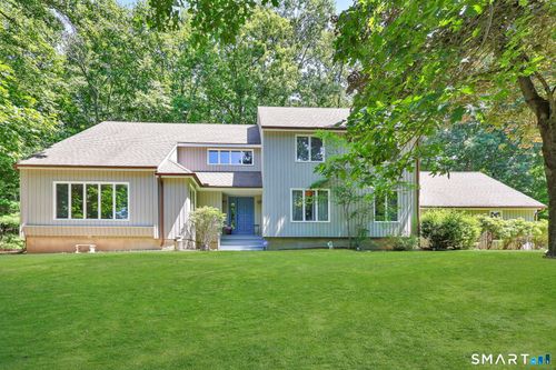 29 Foxwood Rd, Trumbull, CT, 06611-4012 | Card Image