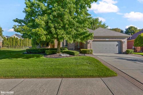 21225 Parkstone Dr, Macomb, MI, 48044-2252 | Card Image