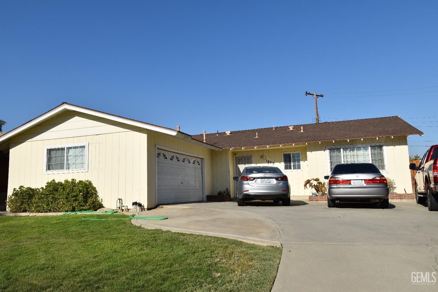 Burton Way, Bakersfield, CA 93306