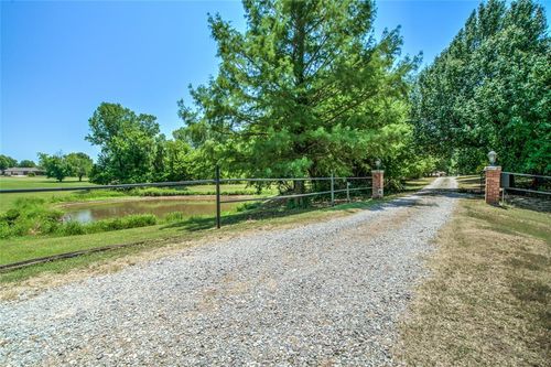 14300 W Wilshire Boulevard, Yukon, OK, 73099 | Card Image