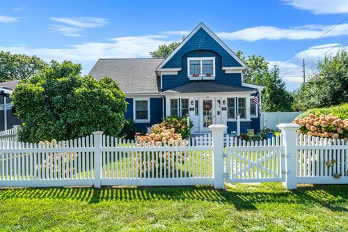 10 Park St, Blue Point, NY, 11715-1311 | Card Image