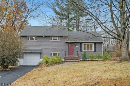 12 Apple Tree Ln, Morris Plains, NJ, 07950-3235 | Card Image