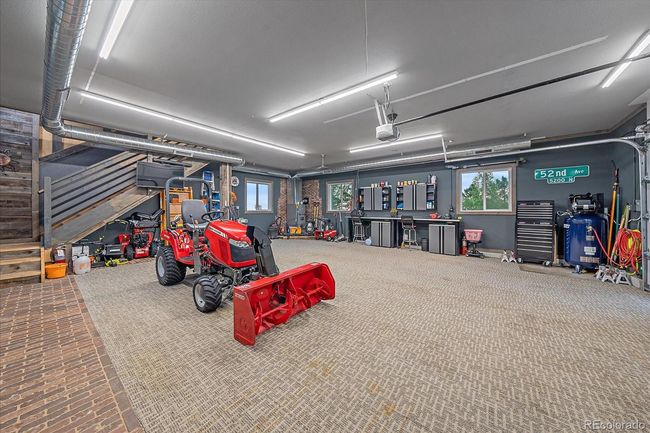Spacious, heated and ample lighting | Image 35