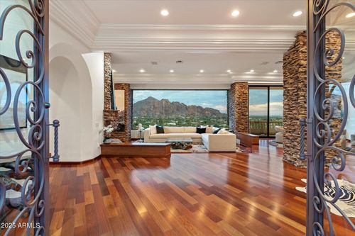 6827 N Highlands Dr, Paradise Valley, AZ, 85253-3228 | Card Image