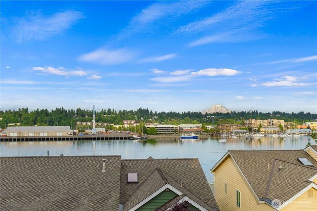 Enjoy the views! Watch all of the marine action in the shipping canal, bird life and the changing of the tides from the comfort of your home. | Image 6